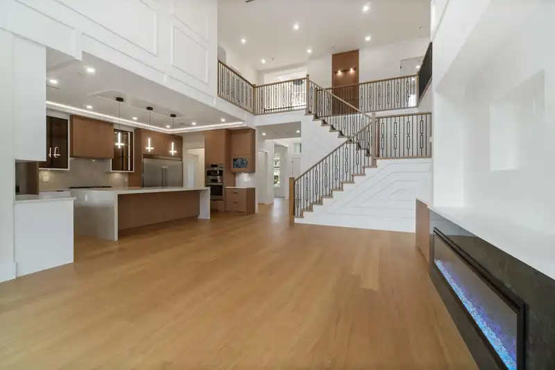 827 ATKINS STREET - photo 4 of 39