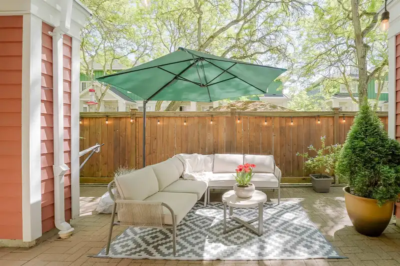 79 620 QUEENS AVENUE - photo 1 of 28