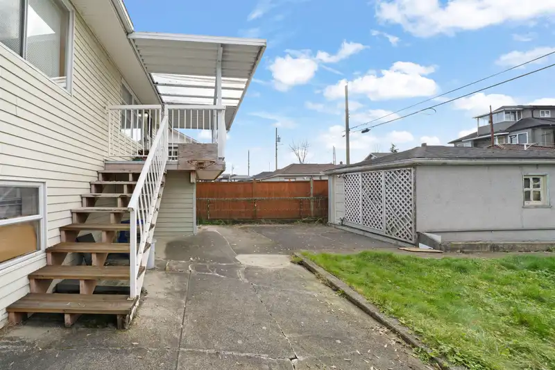 2616 VENABLES STREET - photo 2 of 10