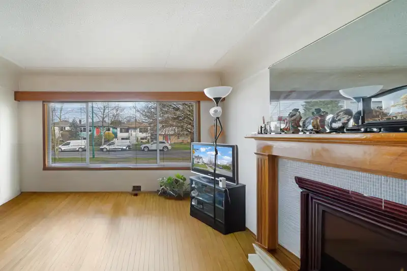 2616 VENABLES STREET - photo 4 of 10