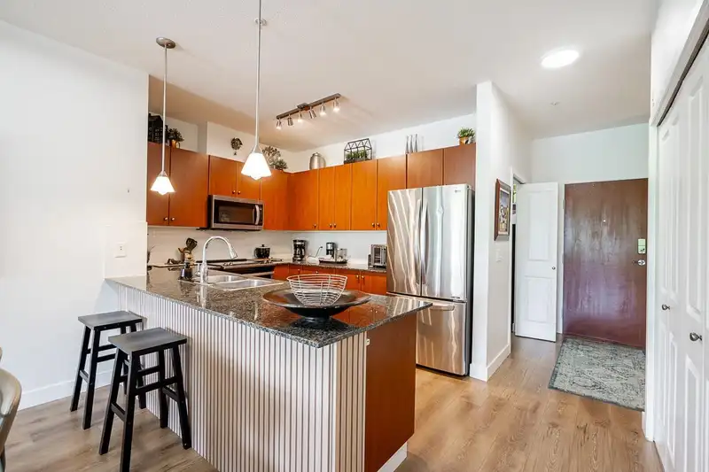 315 10180 153 STREET - photo 1 of 40