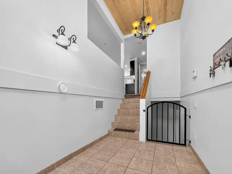 21066 GLENWOOD AVENUE - photo 3 of 40