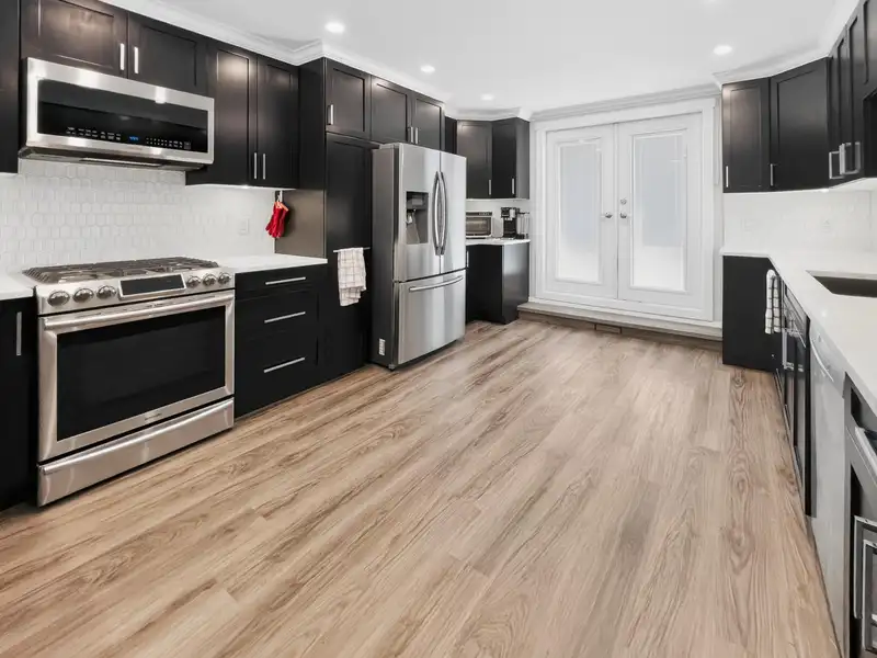 21066 GLENWOOD AVENUE - photo 4 of 40