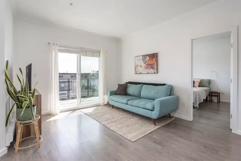 302 22363 SELKIRK AVENUE - photo 1 of 36