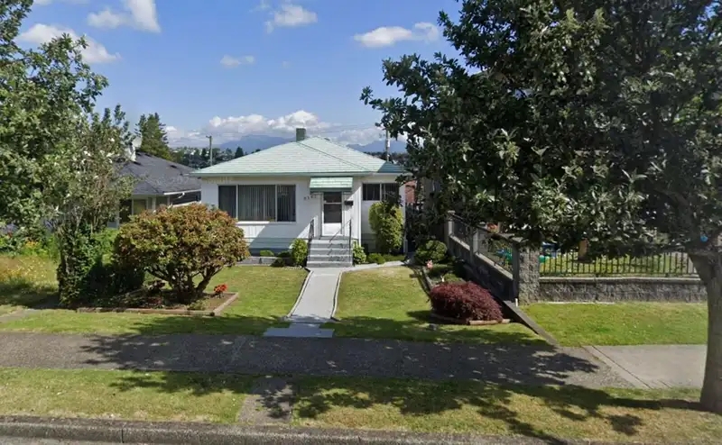 3167 E 14TH AVENUE - photo 1 of 1