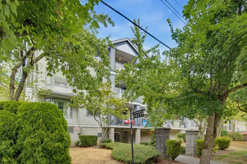 314 20177 54A AVENUE - photo 2 of 35