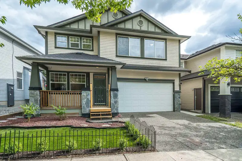24128 HILL AVENUE - photo 2 of 40
