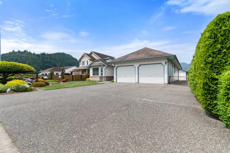 1711 BEAMAN DRIVE - photo 1 of 36