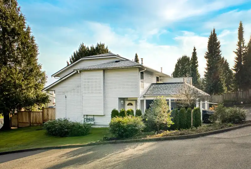 102 1176 FALCON DRIVE - photo 1 of 29