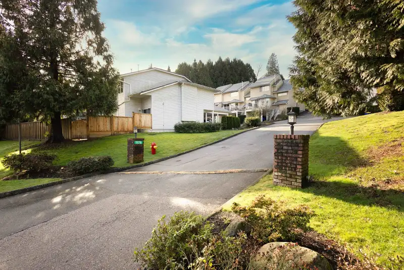 102 1176 FALCON DRIVE - photo 2 of 29