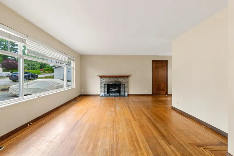 11530 95A AVENUE - photo 2 of 37