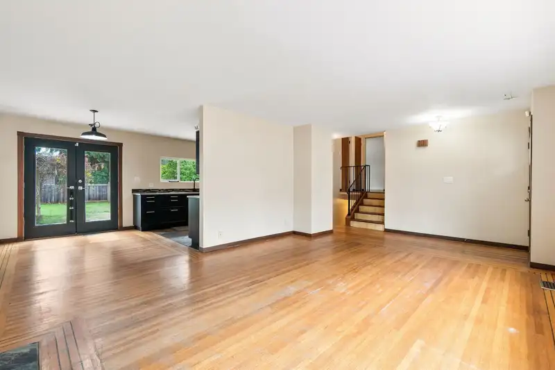 11530 95A AVENUE - photo 3 of 37
