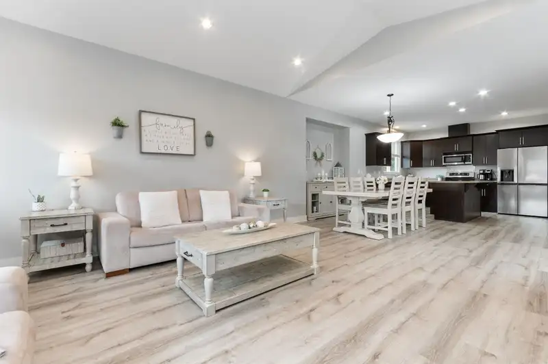 2 46238 STRATHCONA ROAD - photo 4 of 33