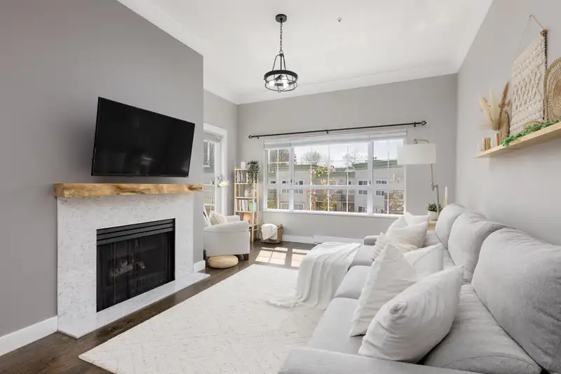 437 2980 PRINCESS CRESCENT - photo 1 of 29