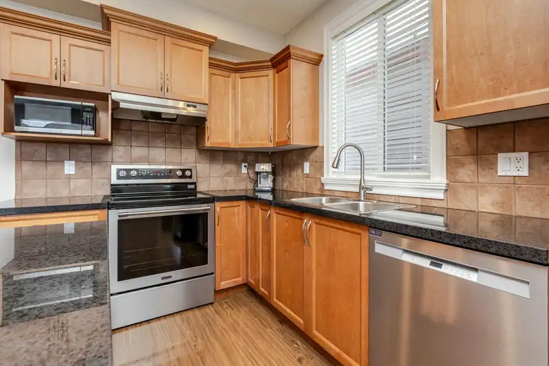 6522 193A STREET - photo 3 of 30