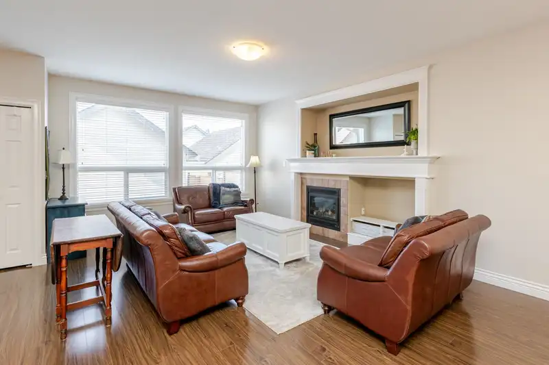 6522 193A STREET - photo 4 of 30