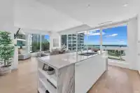 1106 1500 MARTIN STREET - thumbnail 2