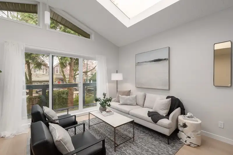 721 E PENDER STREET - photo 2 of 31