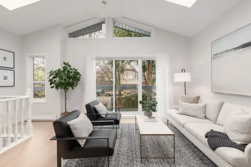 721 E PENDER STREET - photo 3 of 31