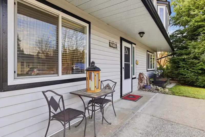 22759 BALABANIAN CIRCLE - photo 3 of 40