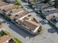 59 1400 164 STREET - thumbnail 5