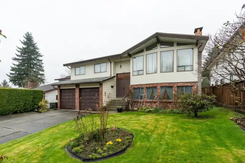 7615 LAWRENCE DRIVE - photo 1 of 40