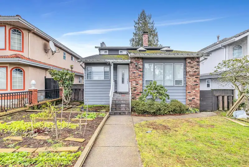7996 PRINCE EDWARD STREET - photo 1 of 6