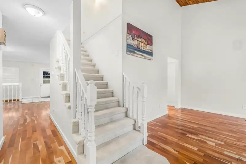 7996 PRINCE EDWARD STREET - photo 2 of 6