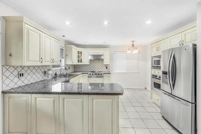 7996 PRINCE EDWARD STREET - photo 4 of 6