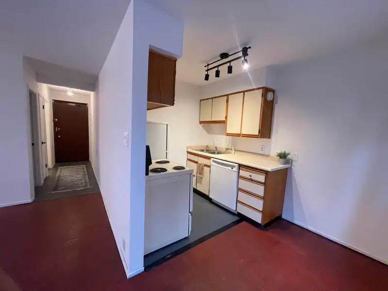 210 1050 JERVIS STREET - photo 1 of 17