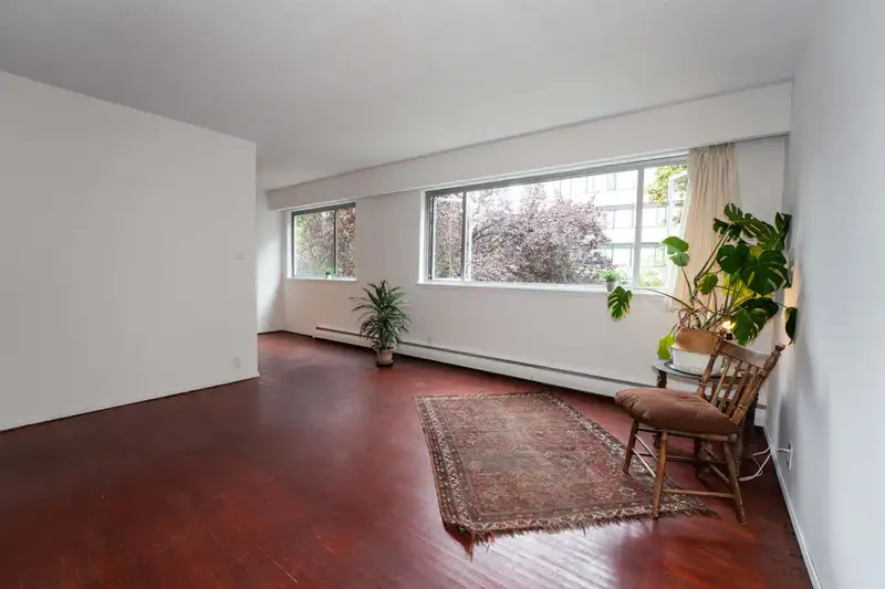 210 1050 JERVIS STREET - photo 2 of 17