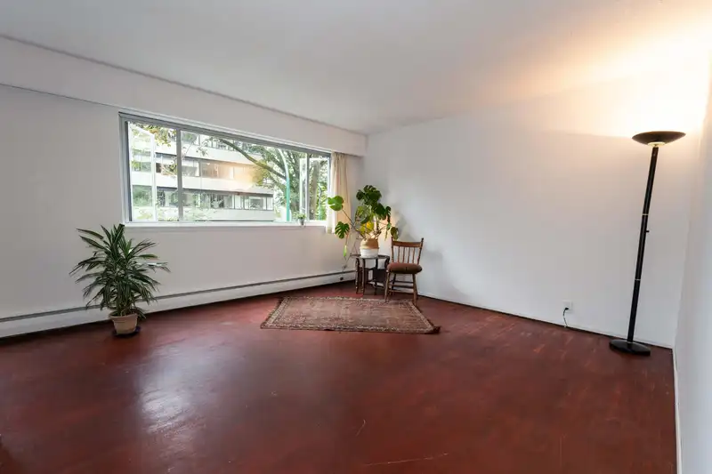 210 1050 JERVIS STREET - photo 4 of 17