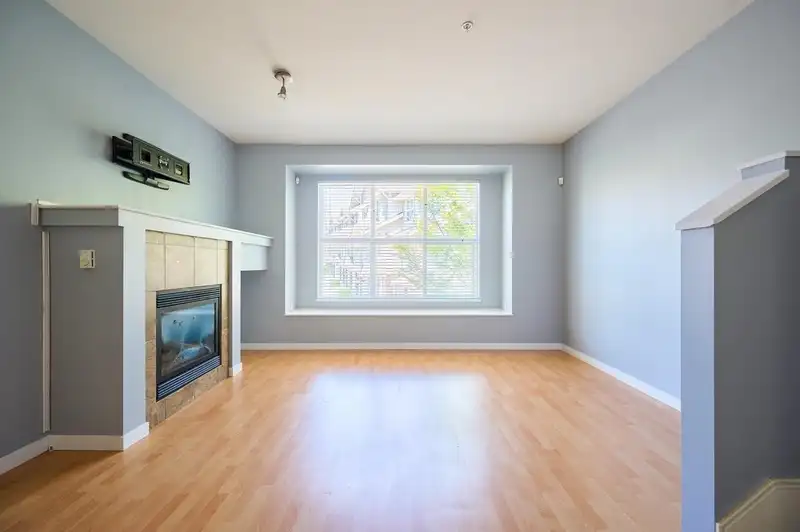 45 20460 66 AVENUE - photo 3 of 26