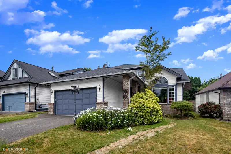 21558 86A CRESCENT - photo 2 of 32