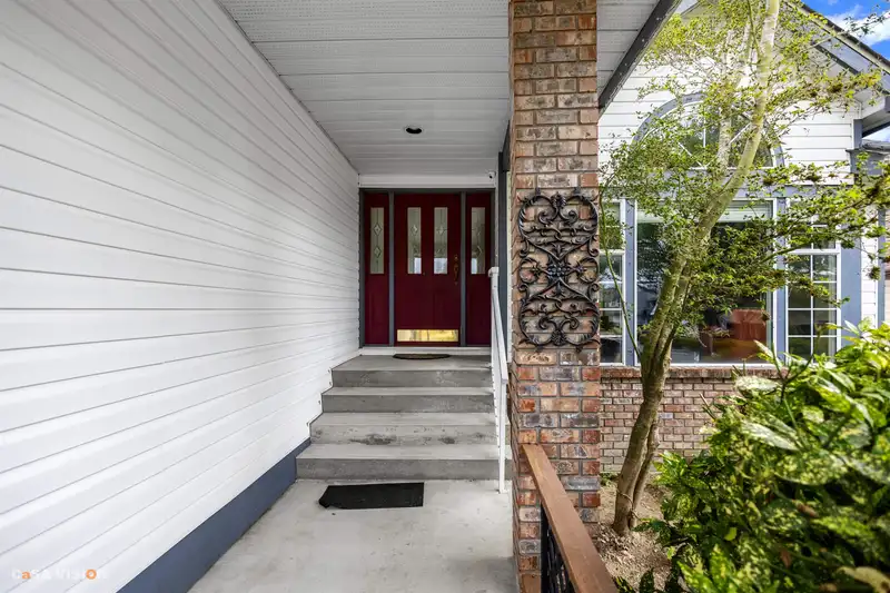 21558 86A CRESCENT - photo 3 of 32