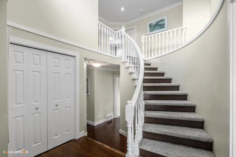 21558 86A CRESCENT - photo 4 of 32