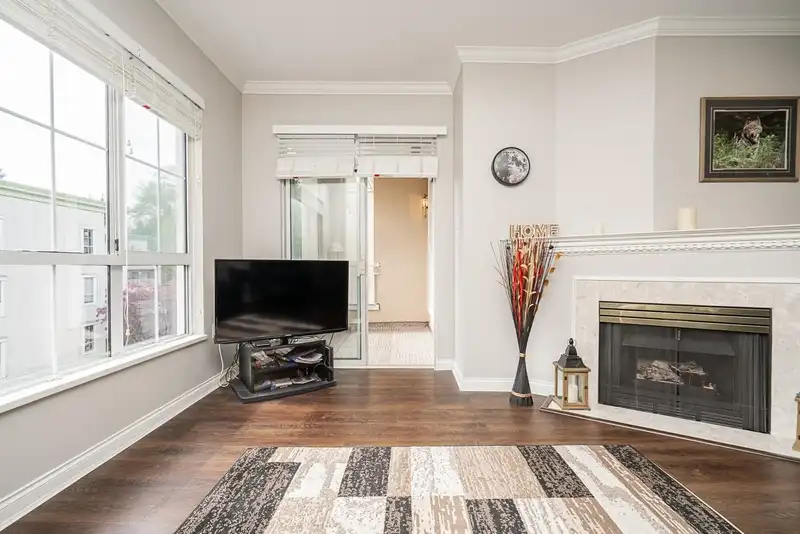 316 2985 PRINCESS CRESCENT - photo 4 of 40