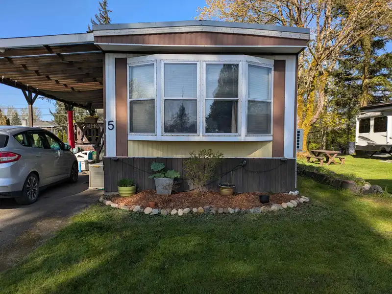 5 23141 72 AVENUE - photo 1 of 29