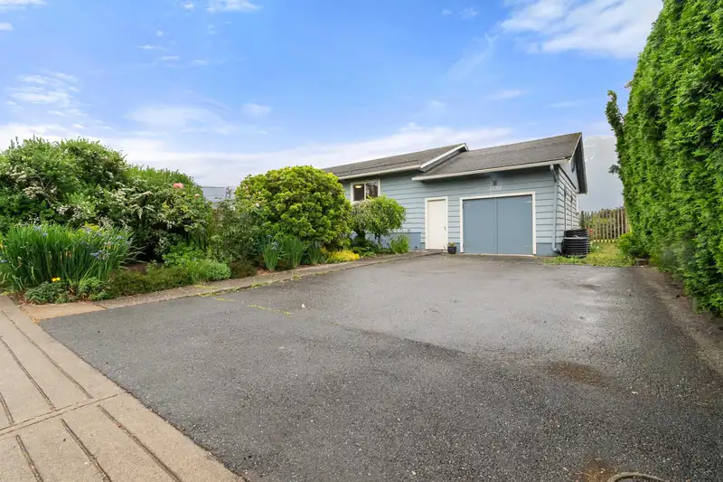 1732 AGASSIZ AVENUE - photo 3 of 38