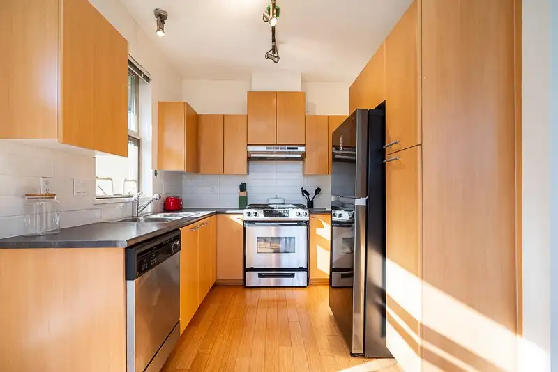 516 9319 UNIVERSITY CRESCENT - photo 1 of 34