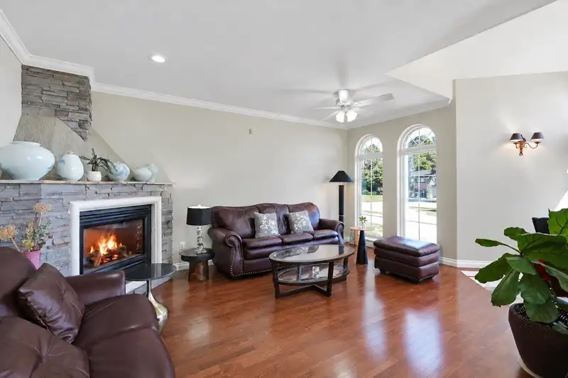20560 46A AVENUE - photo 4 of 40