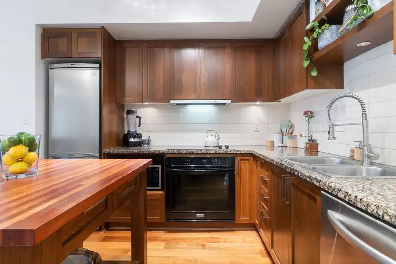 608 2228 W BROADWAY - photo 4 of 25