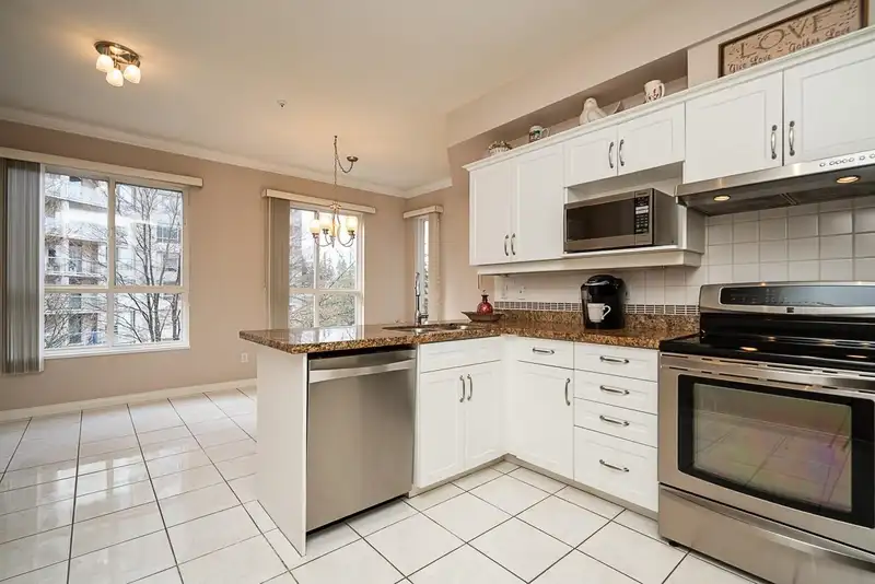 313 3098 GUILDFORD WAY - photo 4 of 40