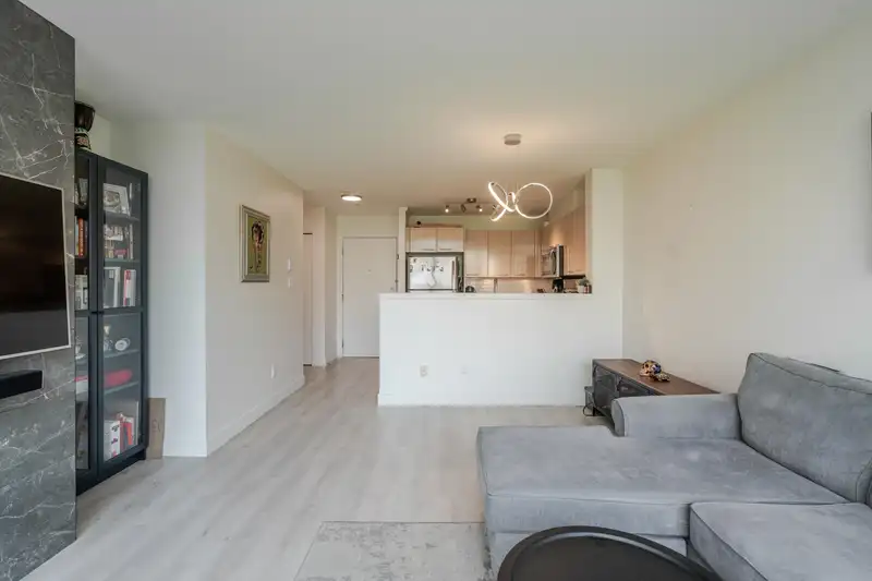 602 4888 HAZEL STREET - photo 4 of 34
