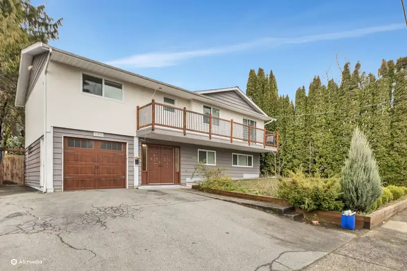 11573 84A AVENUE - photo 2 of 33