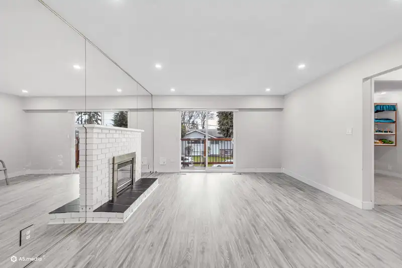 11573 84A AVENUE - photo 3 of 33