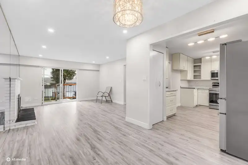 11573 84A AVENUE - photo 4 of 33