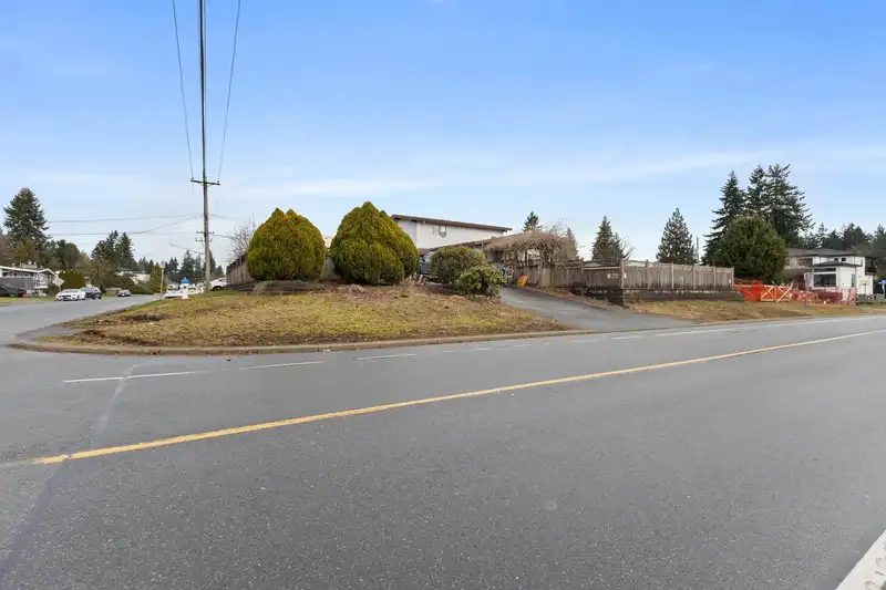 32555 BEVAN AVENUE - photo 2 of 21