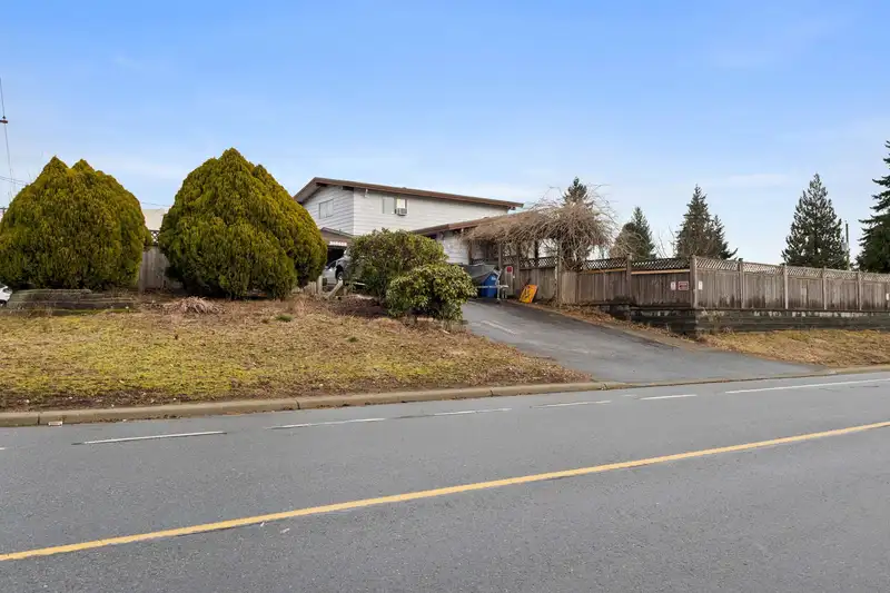 32555 BEVAN AVENUE - photo 4 of 21