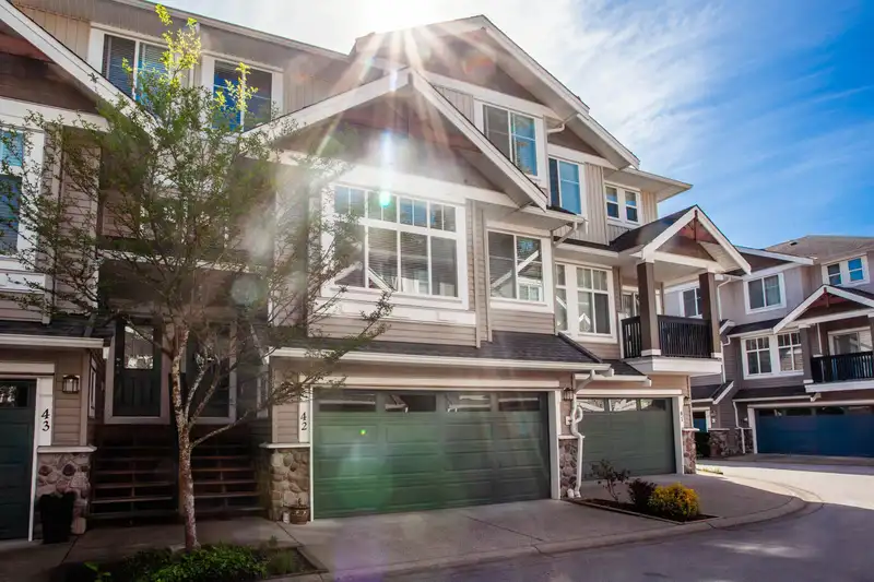 42 21704 96 AVENUE - photo 1 of 34